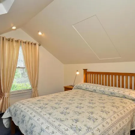 Ash Grove House 2*