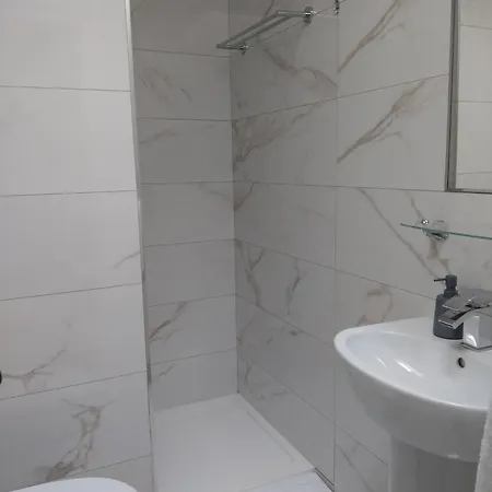 Ash Grove House Bed & Breakfast 3*